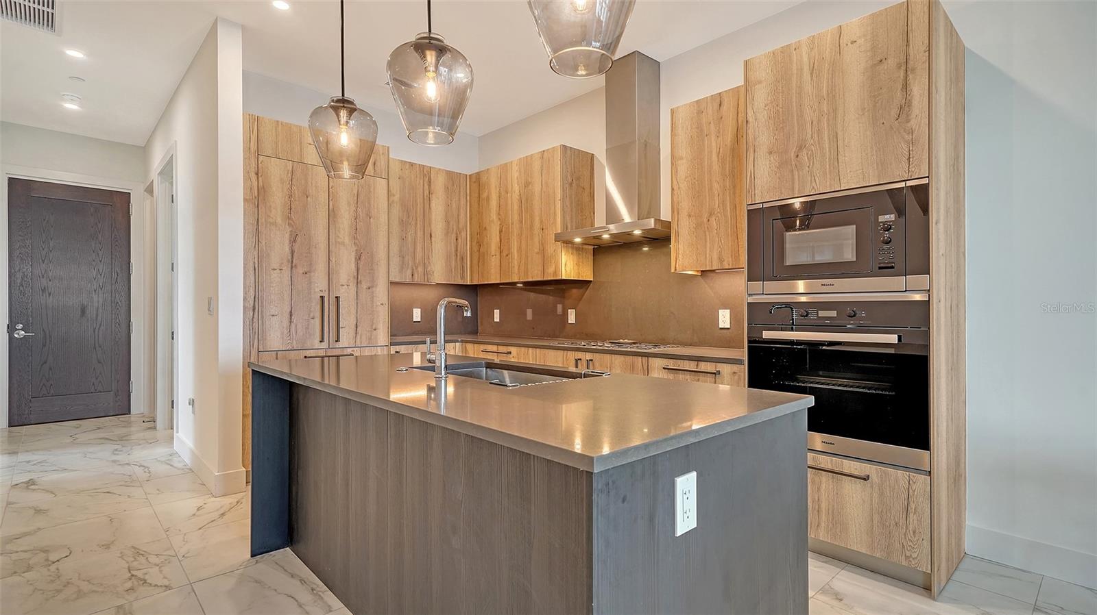 THE DEMARCAY - Residential Lease
