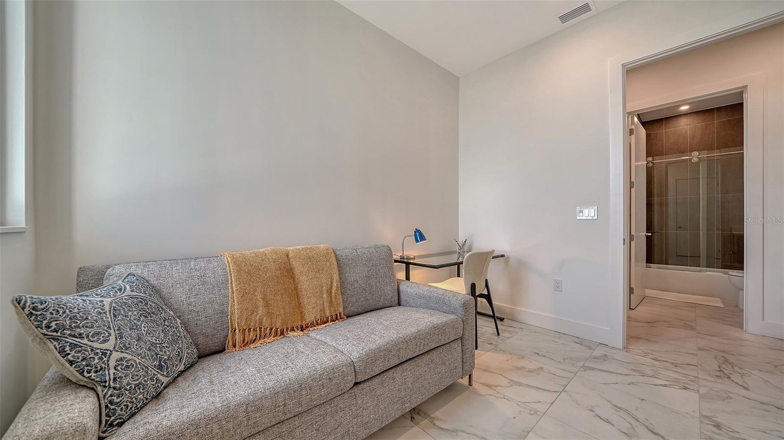 THE DEMARCAY - Residential Lease