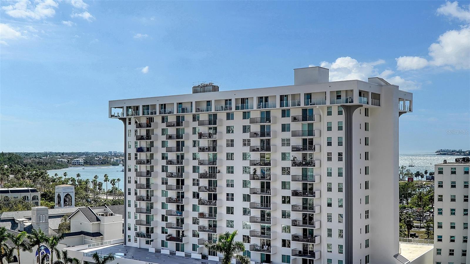 THE DEMARCAY - Residential Lease