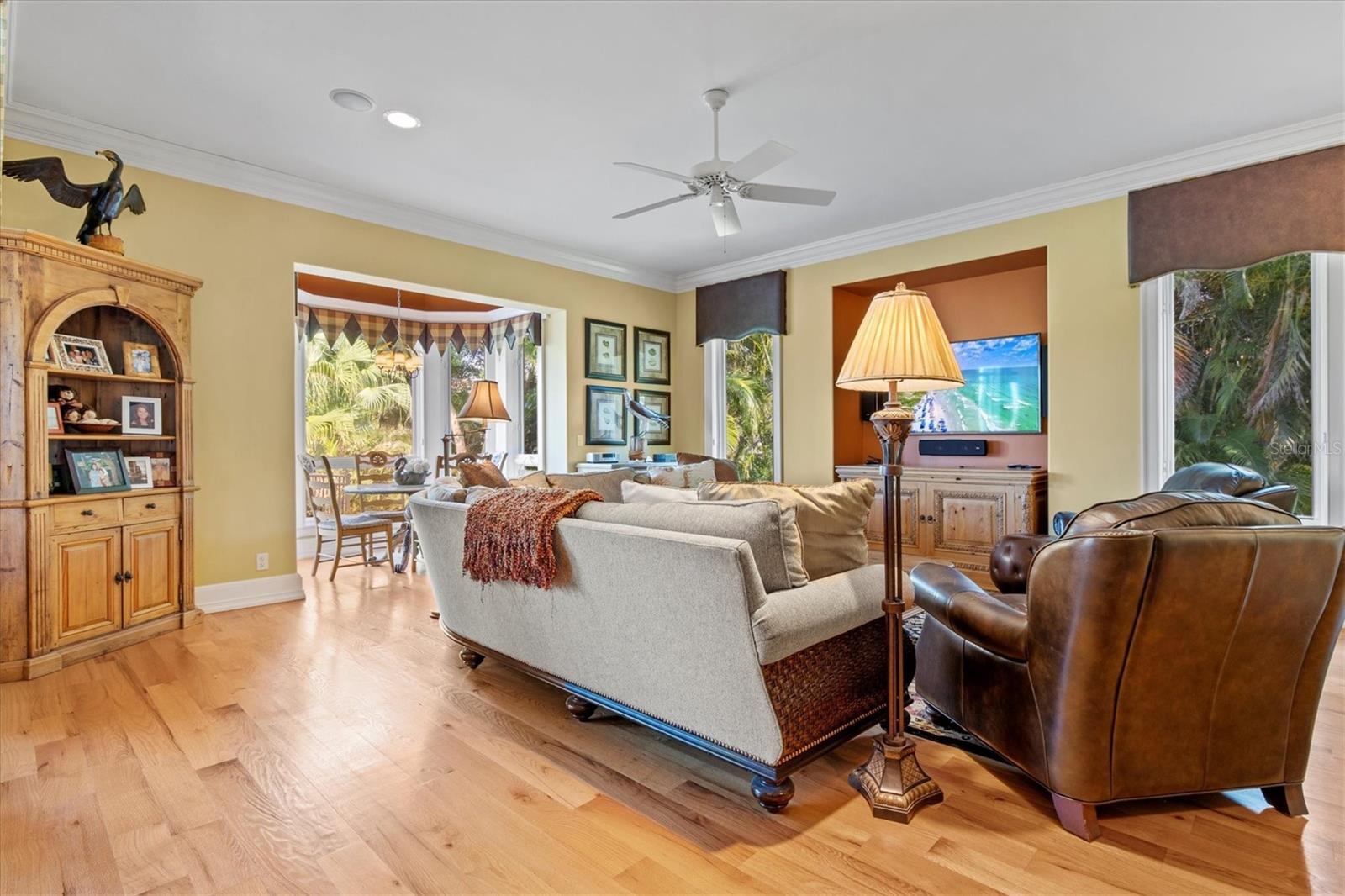 BAY ISLES - Residential