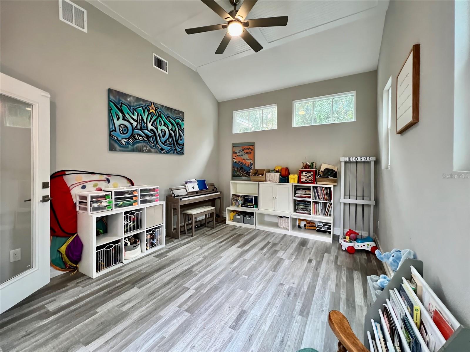 CELEBRATION LAKE EVALYN - Residential