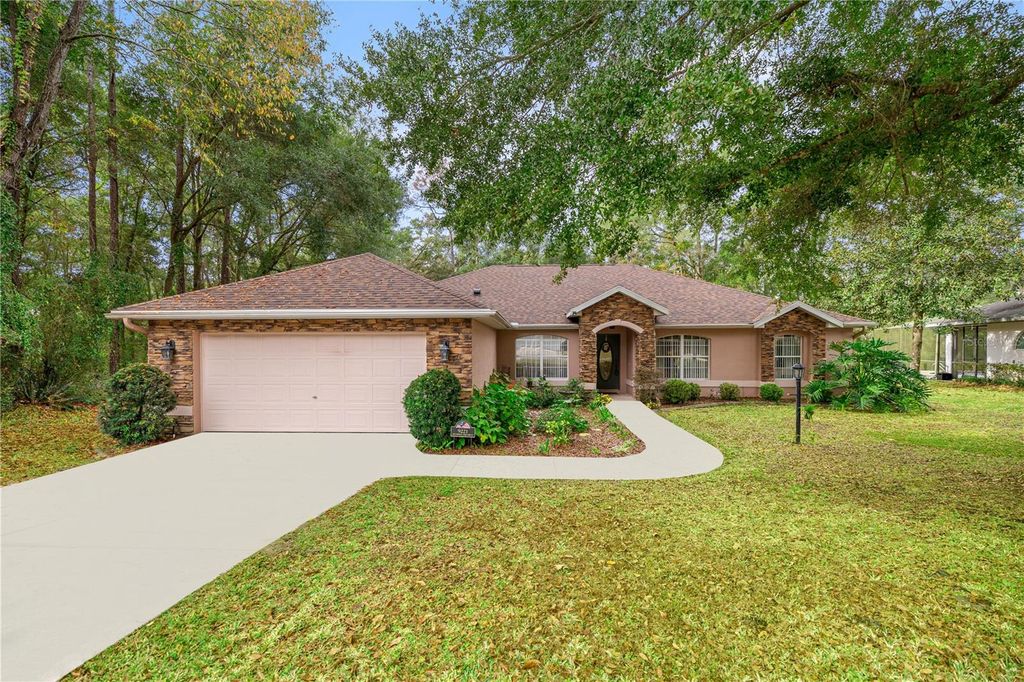 Photo of 9221 SW 193rd Circle, Dunnellon, FL 34432 (MLS # OM709061)