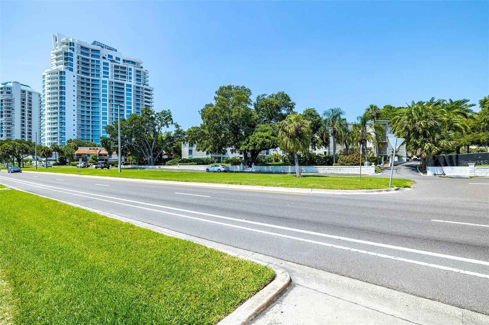 Step outside and enjoy the view of Tampa Bay. This 2/2 layout is a great use of space with a large family room and easy access to the Kitchen. The en-suite master has two full-size closets. A full-size hall bath is perfect for guests to use and The kitchen has brand-new stainless steel appliances. A brand-new carpet has been replaced throughout the condo. There is oversized private storage for this unit on the same floor. Bayshore Trace is a wonderful community full of amenities for an active lifestyle. bikes stored in the secure bike building, right next to the large swimming pool with a roomy sun deck. Other amenities include a clubhouse, elevators, and secure gated entrances. Located directly on Tampa’s premier street, minutes away from Tampa General Hospital, downtown Tampa, as well as South Howard Street
