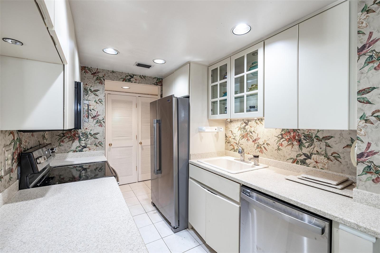 3325 BAYSHORE BOULEVARD A27