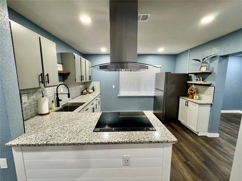 Tiny photo for 2801 SE 28th Road, Ocala, FL 34471 (MLS # O6395607)