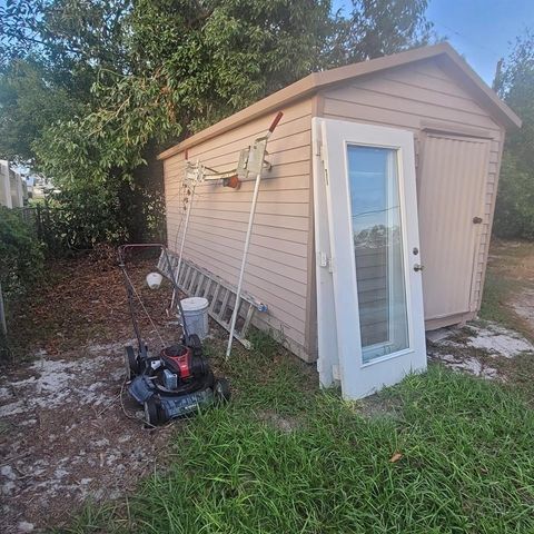 A home in SEBRING