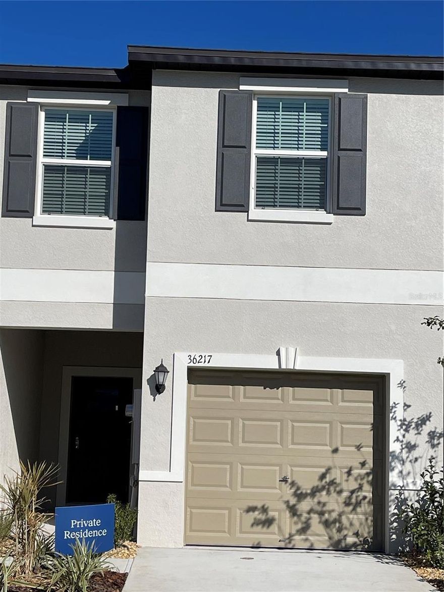 Almost new Contemporary two-story townhouse with pond water view, open floorplan of living room, Kitchen, powder room and covered patio. The second floor consists of master suite and bathroom with a large Walk-in closet. 2 more bedrooms with another extra bathroom. a spacious loft with linen closet and laundry room.

The community offers Pool, dog playpark and shopping nearby.