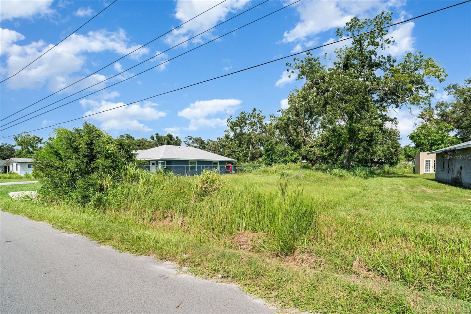 Opportunity knocks! Rarely available 0.18-acre lot in the heart of Palmetto. Whether you are in search of a vacant lot to build your dream home or an experienced developer looking for your next project, this is the ideal investment. 1ST AVE E offers the perfect opportunity to build a new custom home in an area offering easy access to I-275 and I-75. Property being sold AS-IS. Seller has never occupied property therefore there are no disclosures available. Claims made in this listing are deemed correct by seller, but buyer understands it is their responsibility to confirm all info.