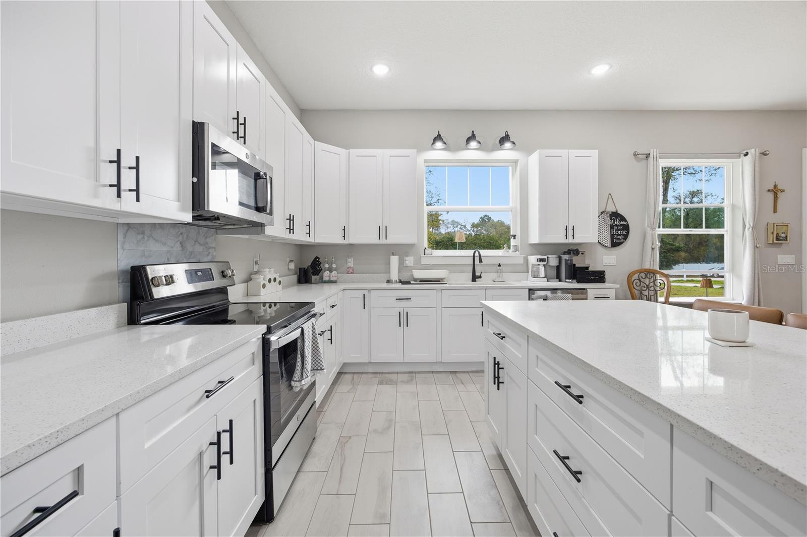 ROLLING HILLS - Residential