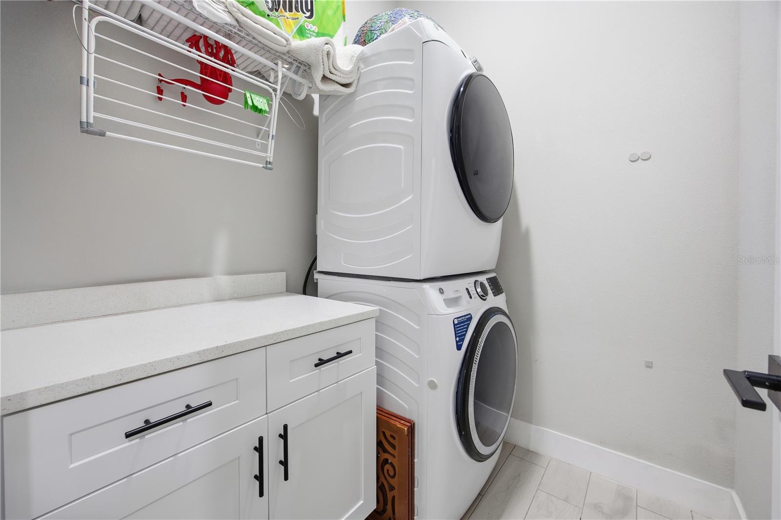 ROLLING HILLS - Residential