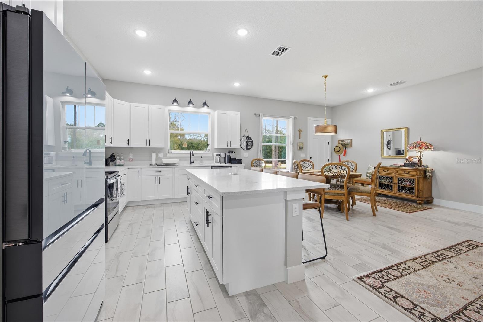 ROLLING HILLS - Residential