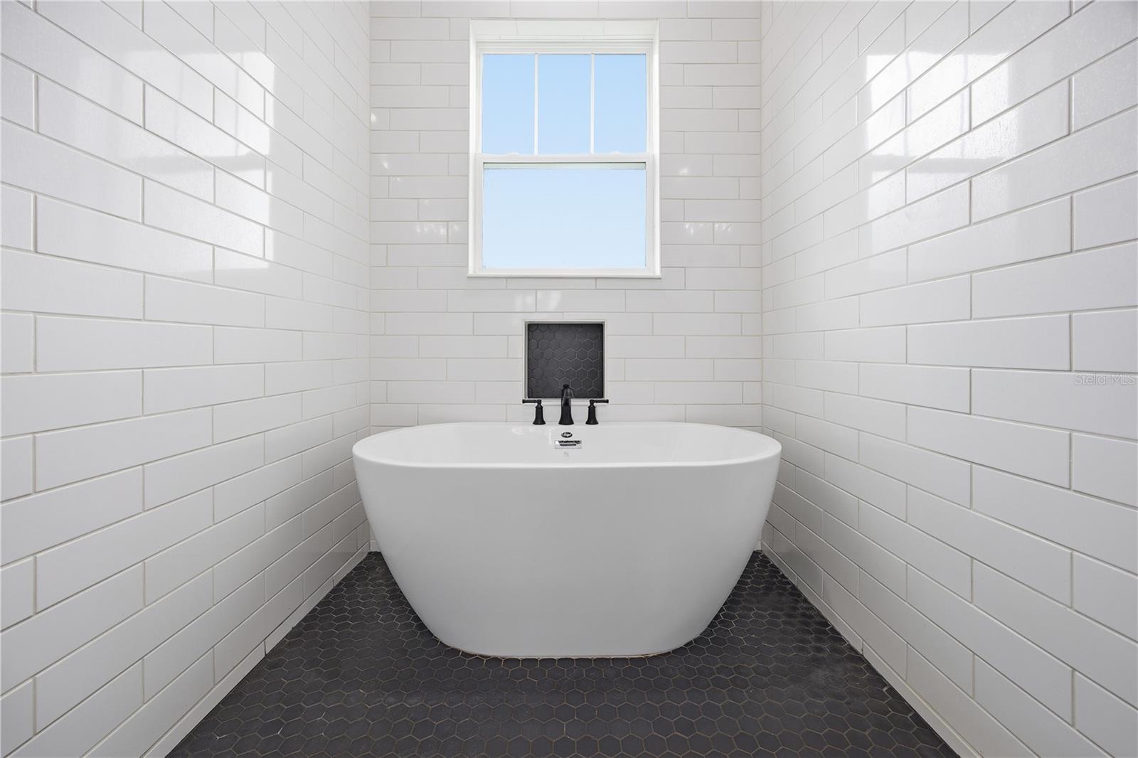 ROLLING HILLS - Residential