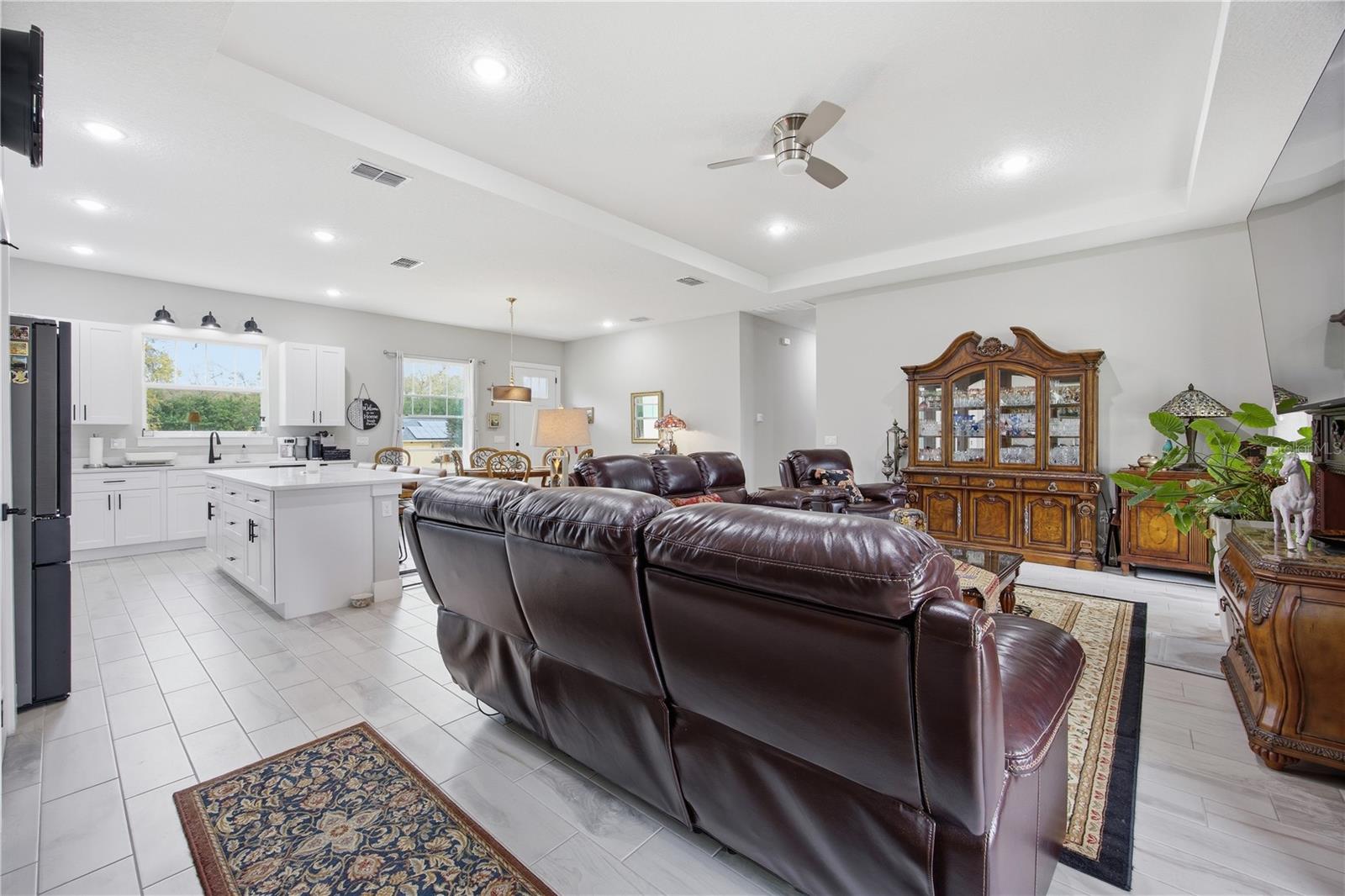 ROLLING HILLS - Residential