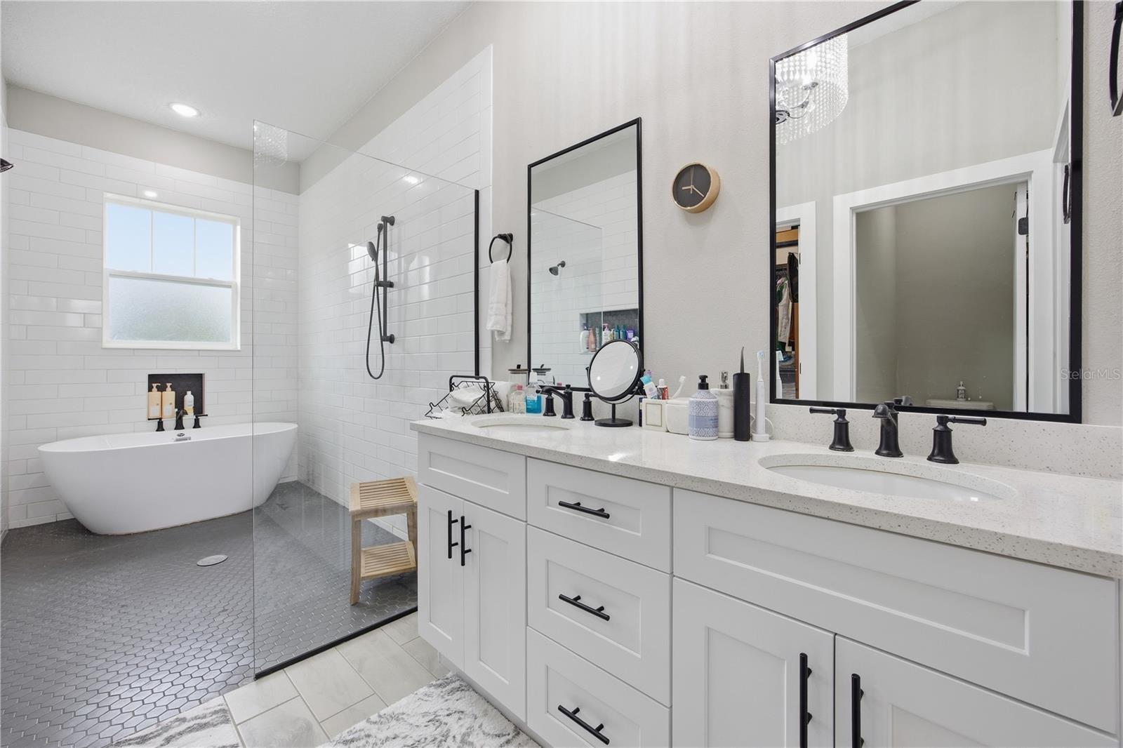 ROLLING HILLS - Residential