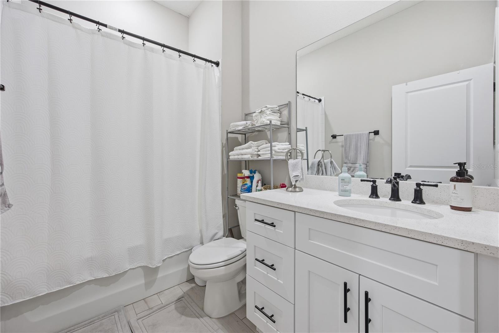 ROLLING HILLS - Residential