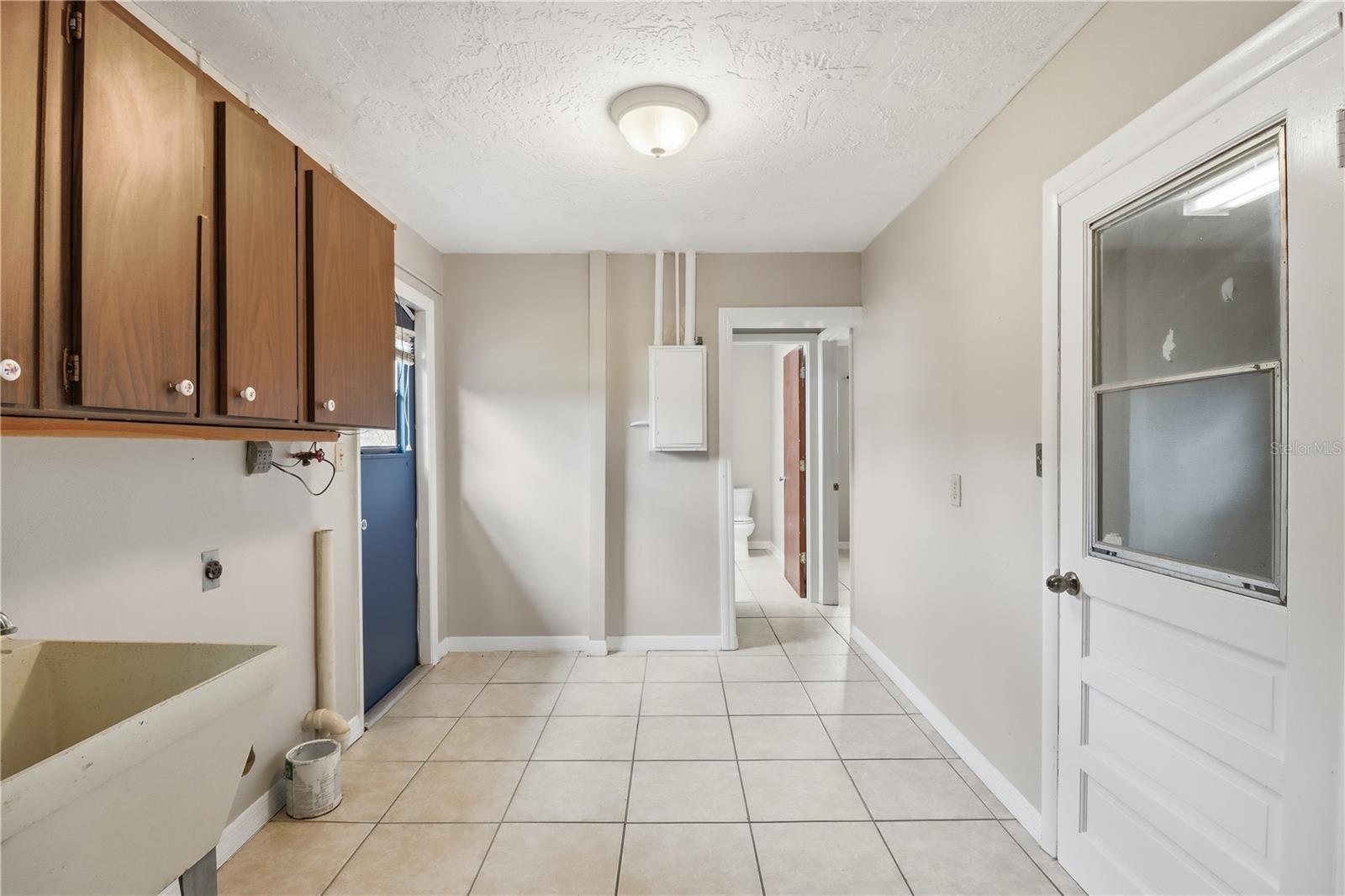BEVERLY HILLS UNIT 06 - Residential