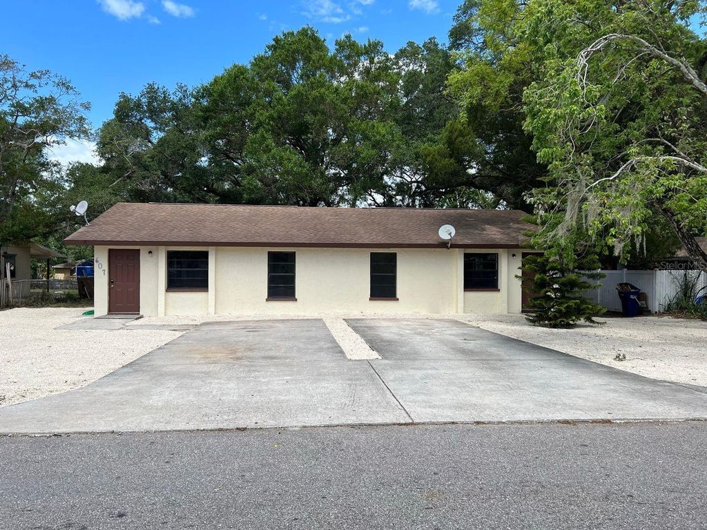 Photo of 607 23rd Avenue E, Bradenton, FL 34208 (MLS # A4687792)