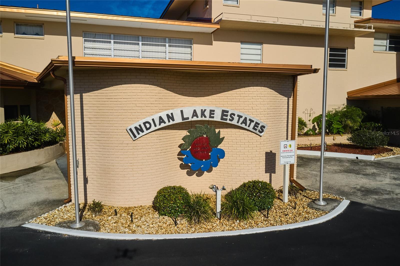 INDIAN LAKE EAST - Land