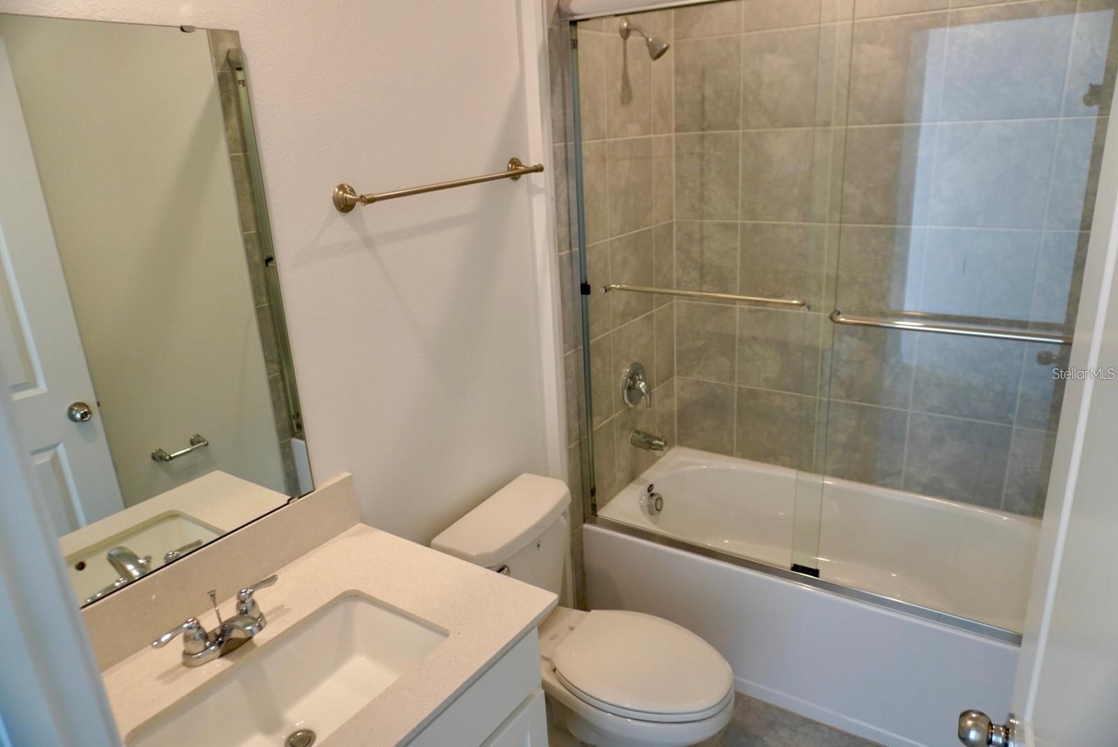 CASCADES PH 1A & 1B - Residential Lease