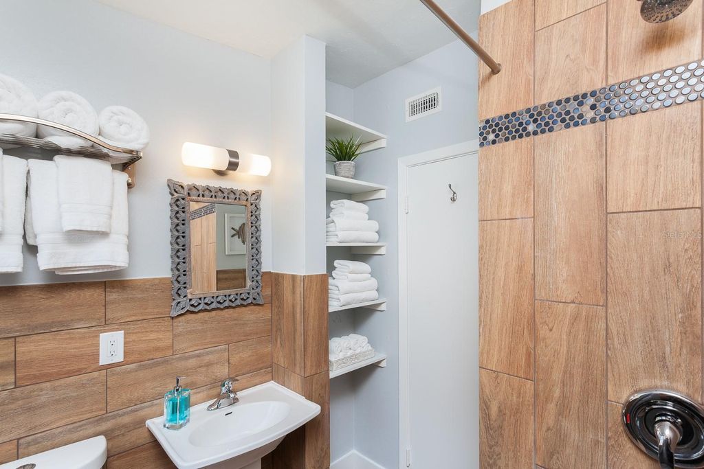 Photo of 407 E Crystal Lake Street, Orlando, FL 32806 (MLS # O6376376)