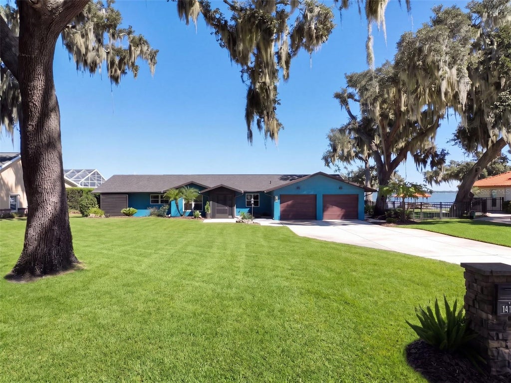 Photo of 1416 Mosswood Drive, Leesburg, FL 34748 (MLS # G5119102)