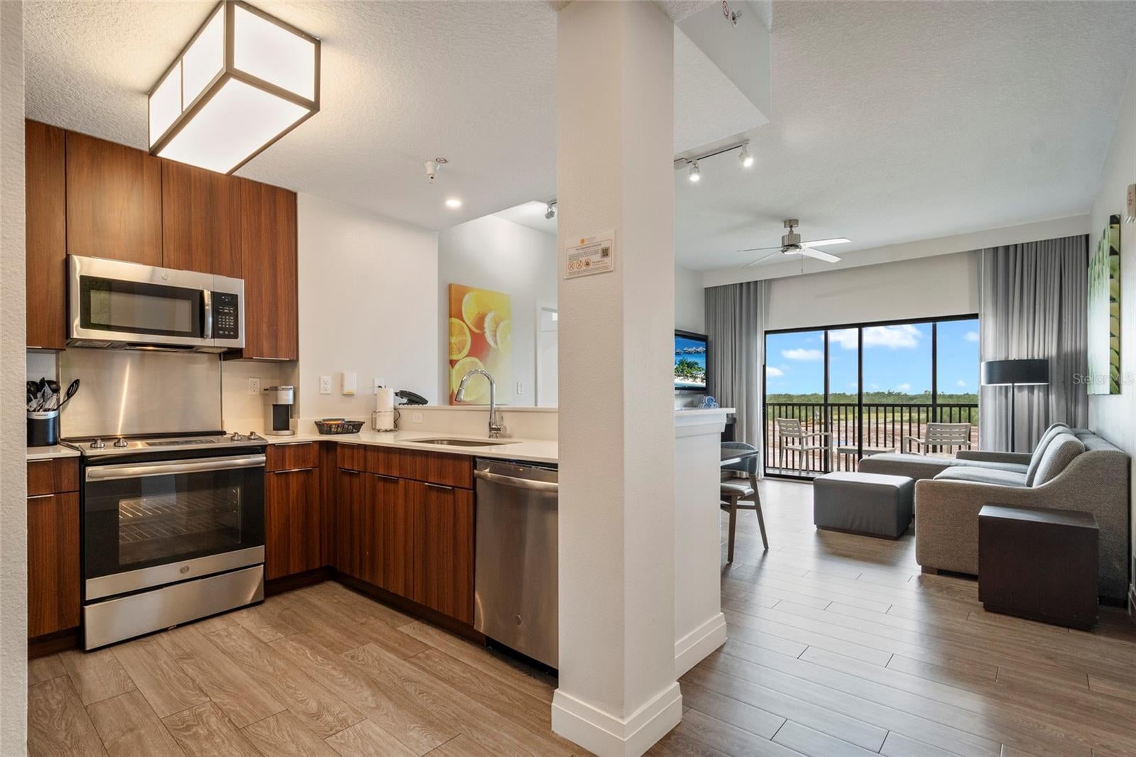 14501 GROVE RESORT AVENUE 2542