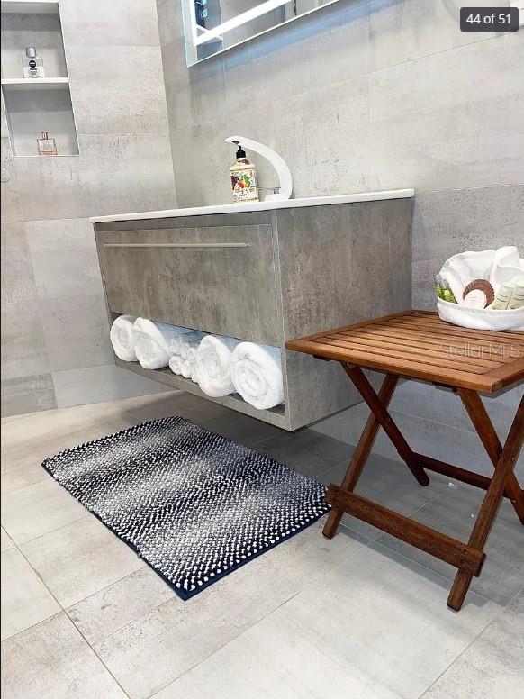 VENETIAN ISLES - Residential Lease