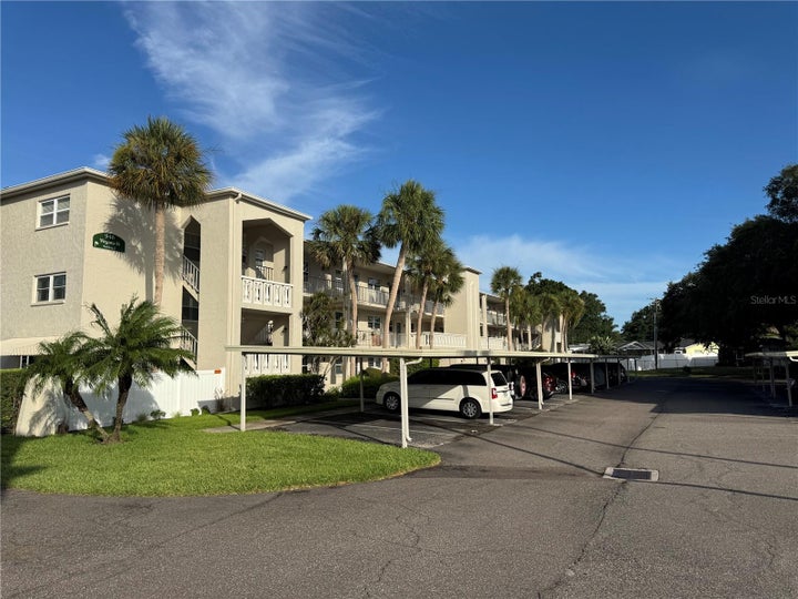 Photo 1 of 10 — 946 VIRGINIA STREET 104, DUNEDIN, FL 34698