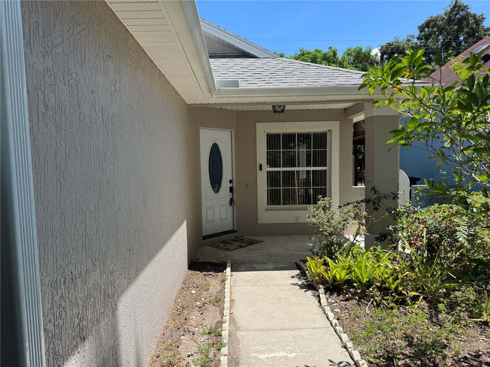 Newly renovated 3-bedroom 2 bath home. Close to turnpike, shopping, hospitals and lot of restaurants.