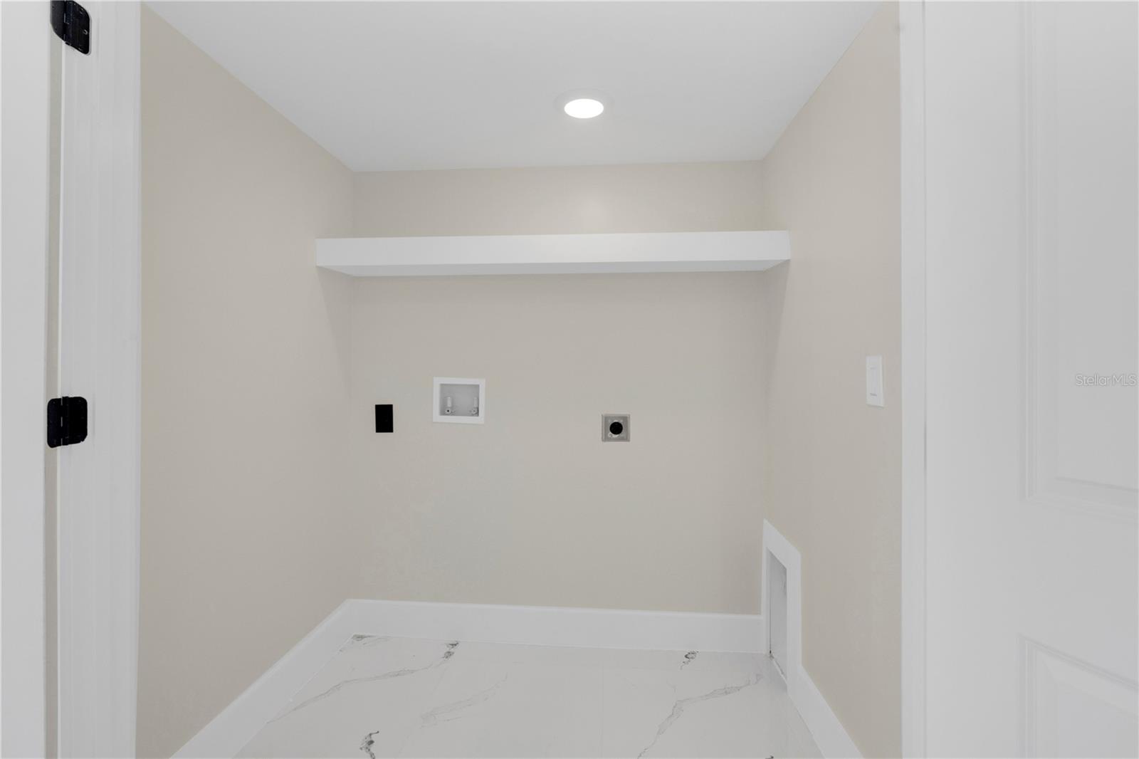 COLONIES - Residential