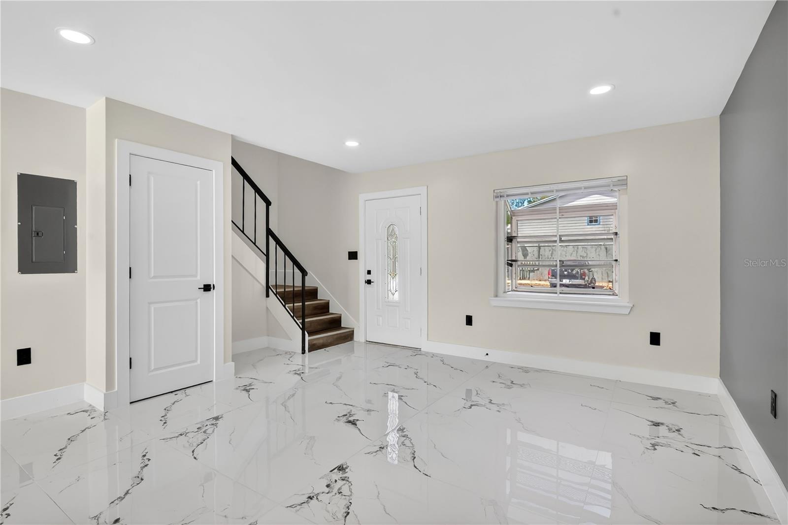 COLONIES - Residential