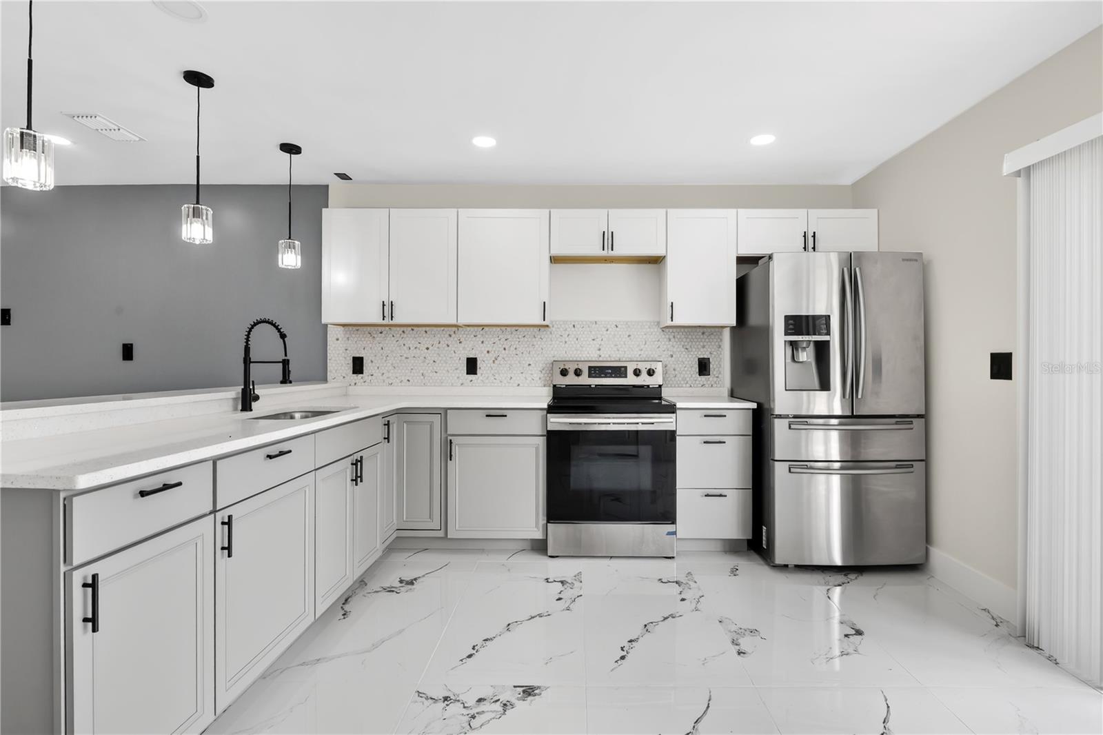 COLONIES - Residential