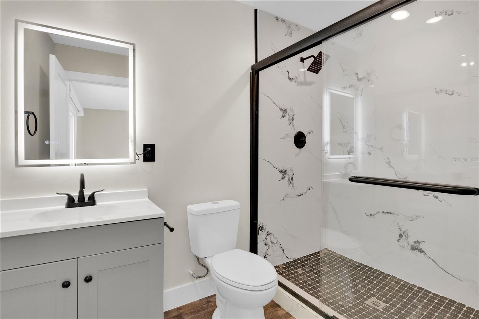 COLONIES - Residential