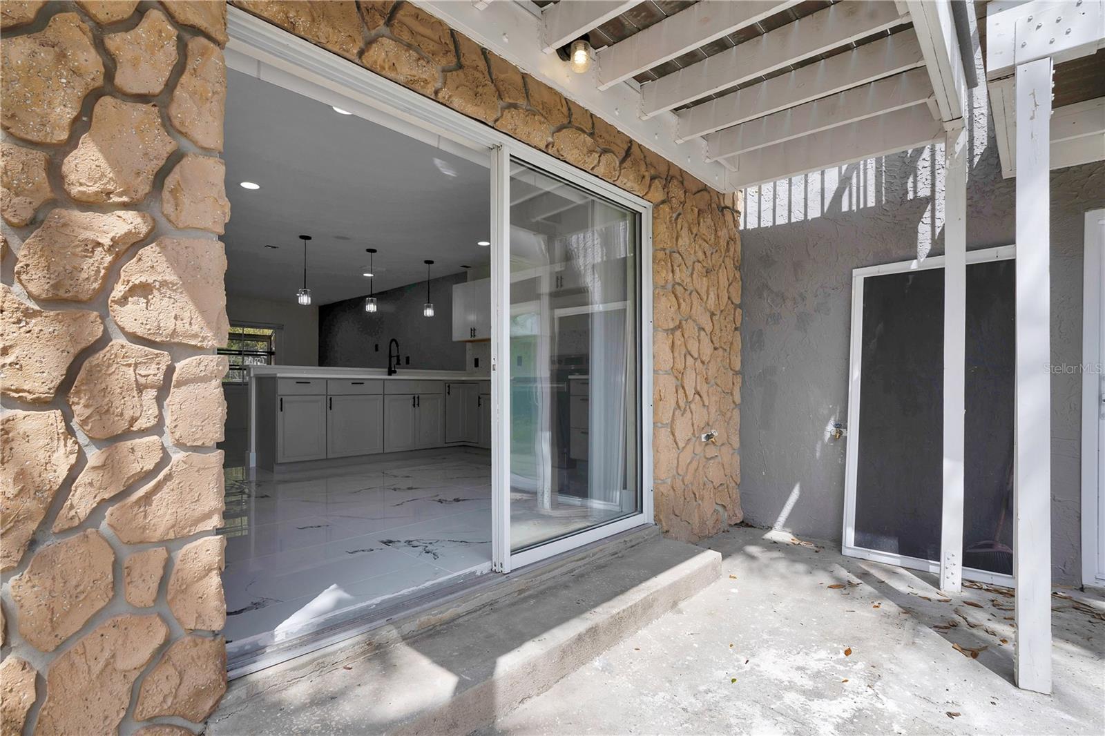 COLONIES - Residential