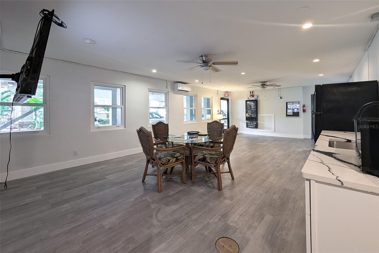 SUNCOAST TOWERS APTS CO-OP - Residential