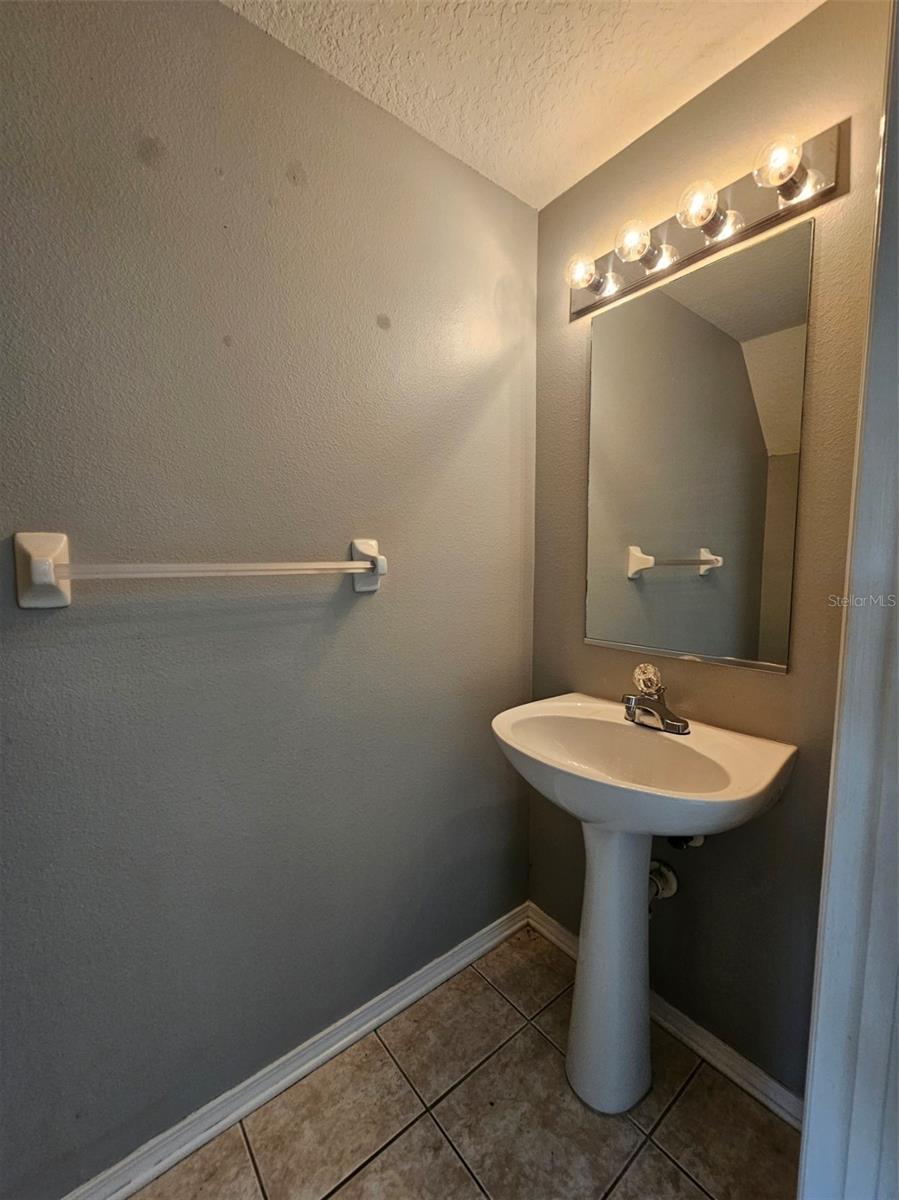 REGENCY KEY TOWNHOMES - Residential Lease