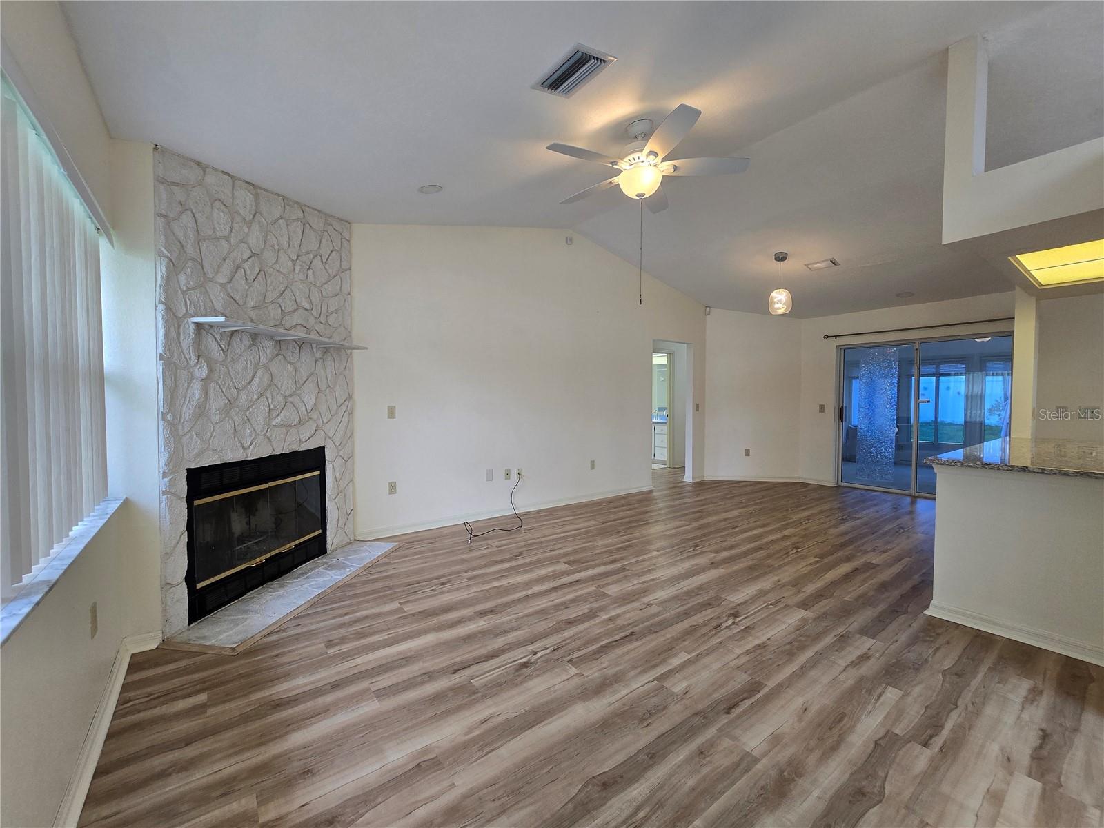 MARION OAKS UN 04 - Residential