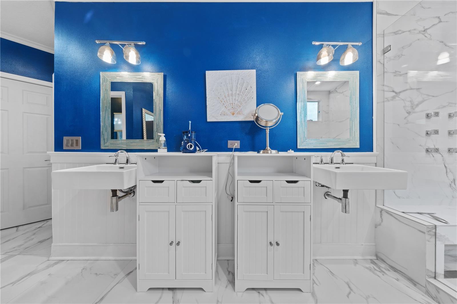 LOST CREEK - Residential