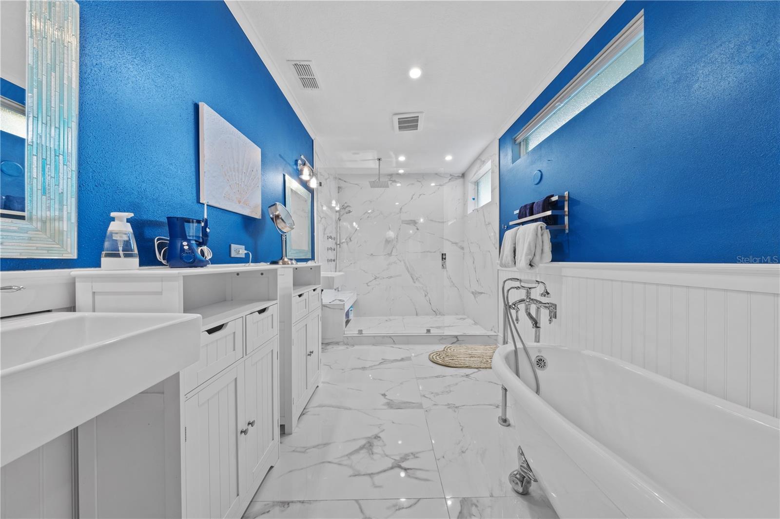 LOST CREEK - Residential