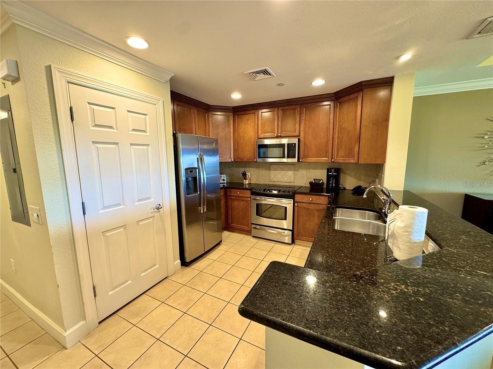 CENTRE COURT RIDGE CONDO PH 1 BLDG A - Residential