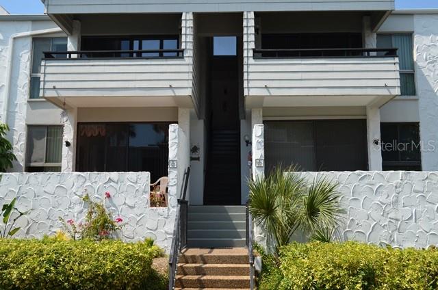 Located on beautiful Venice island, this Gulf-side unit is at Bahia Vista Gulf. This 2 bedroom, 2 bath unit has a great space for relaxing or entertaining. Walk to Jetty's for fishing and bird watching or enjoy dinner at the Crow's Nest. 3-month minimum requirement. Plan your vacation in paradise today!