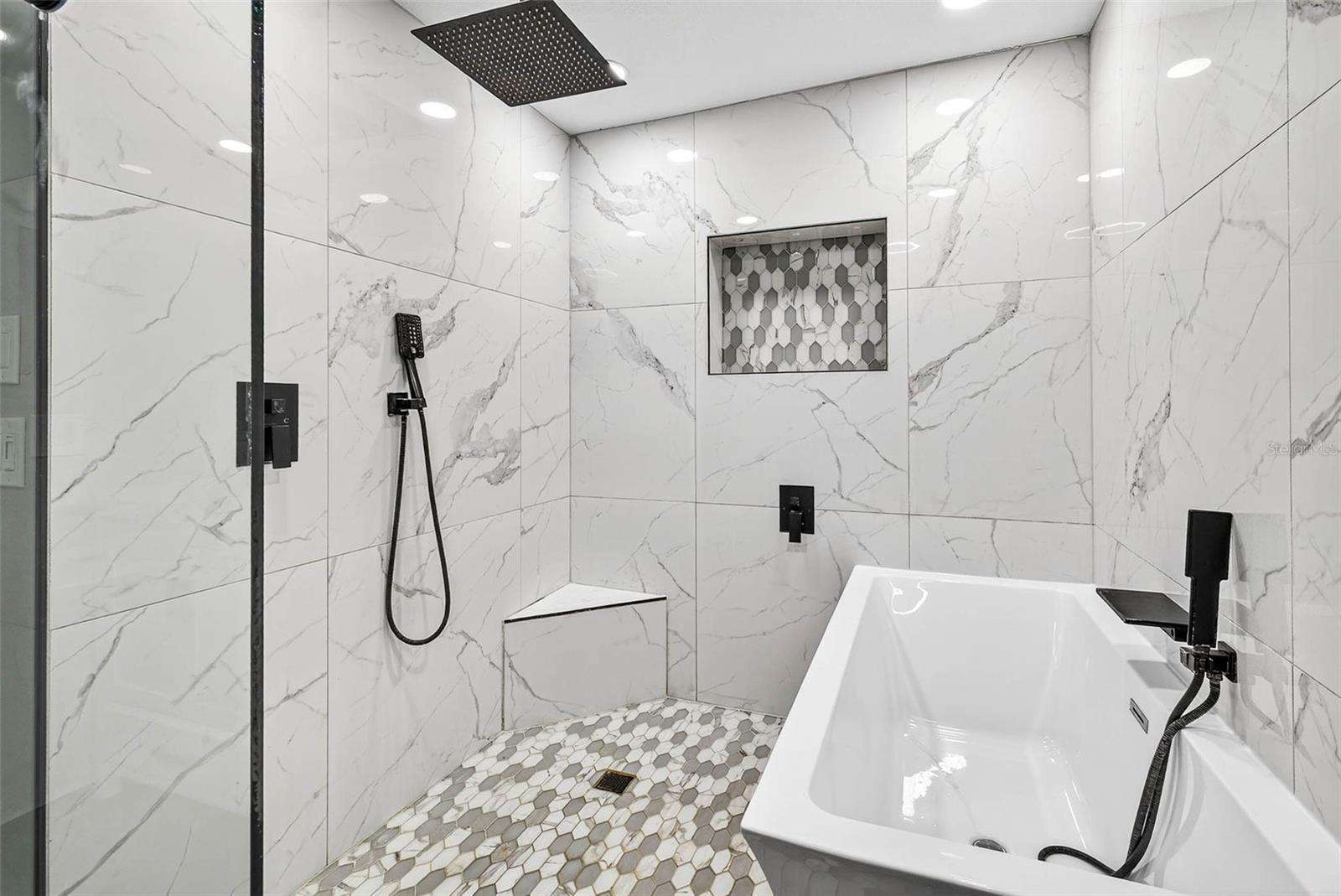 BAYWAY CONDO PH ONE - Residential