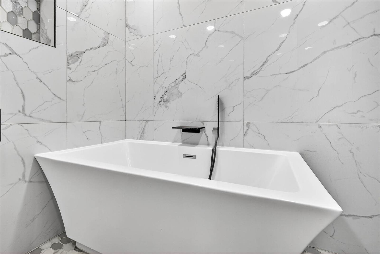 BAYWAY CONDO PH ONE - Residential