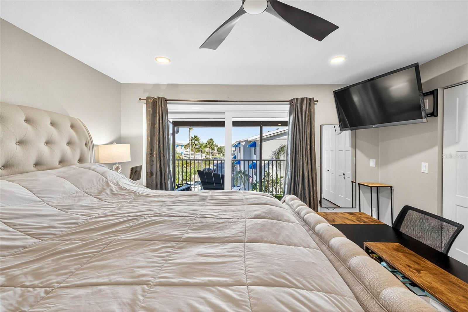 BAYWAY CONDO PH ONE - Residential