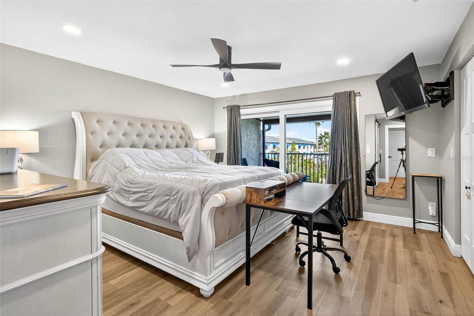 BAYWAY CONDO PH ONE - Residential