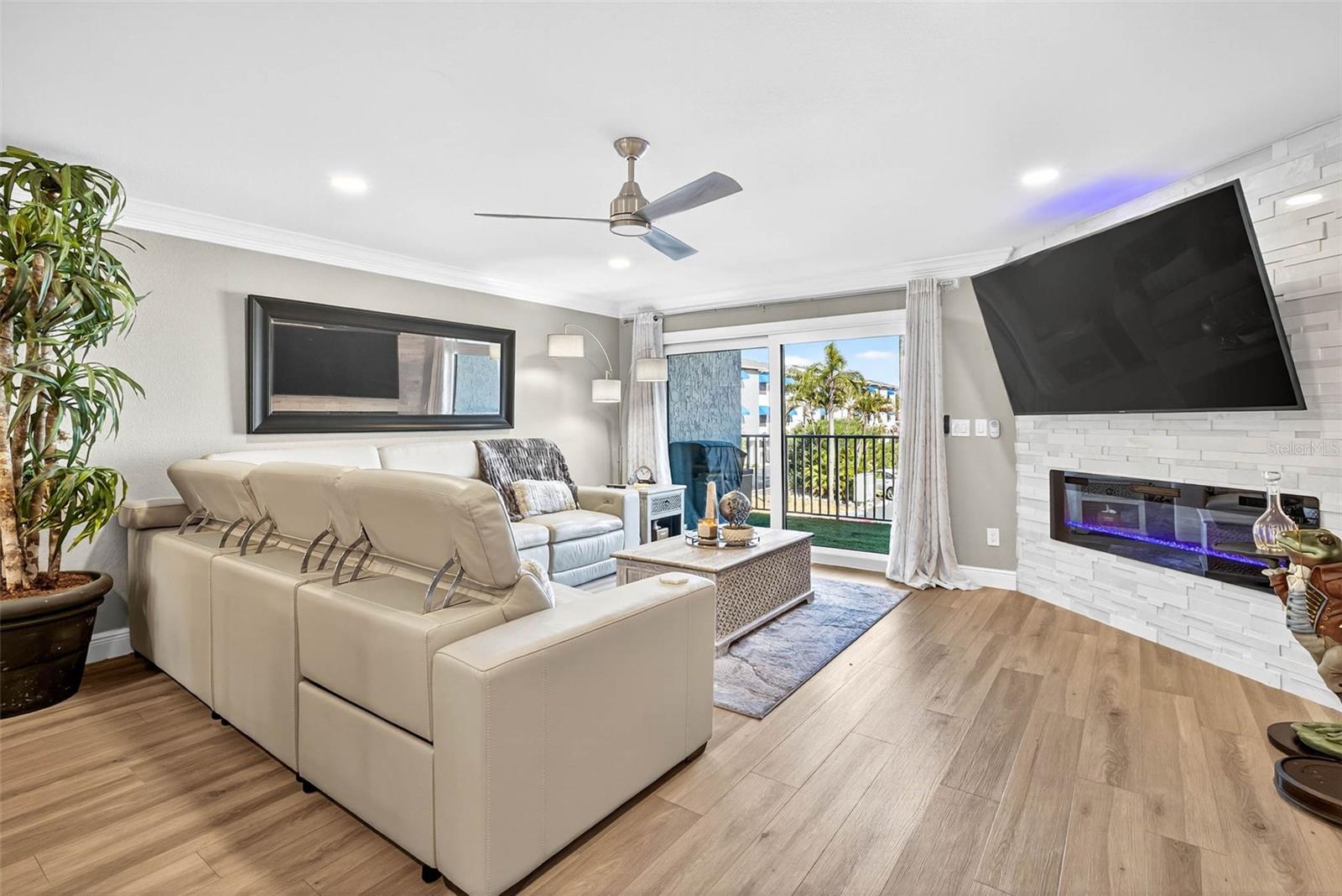 BAYWAY CONDO PH ONE - Residential