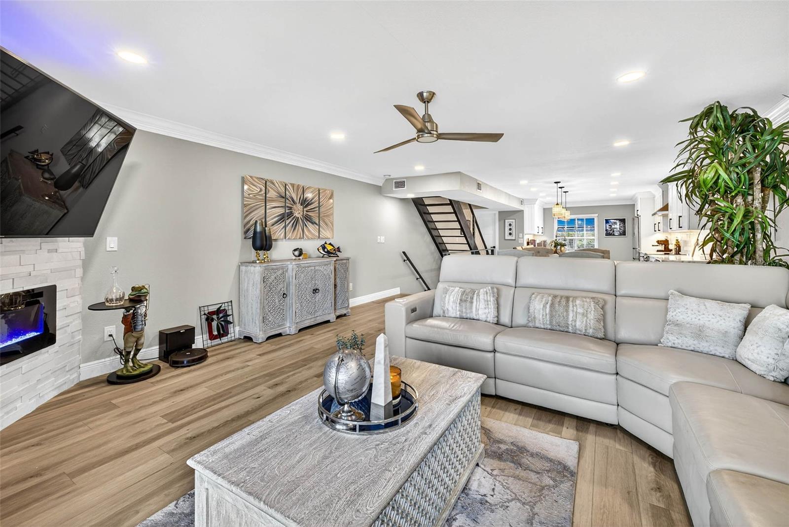 BAYWAY CONDO PH ONE - Residential