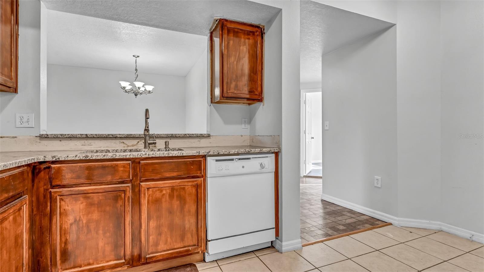 VILLAGES OF BLOOMINGDALE CONDO - Residential Lease