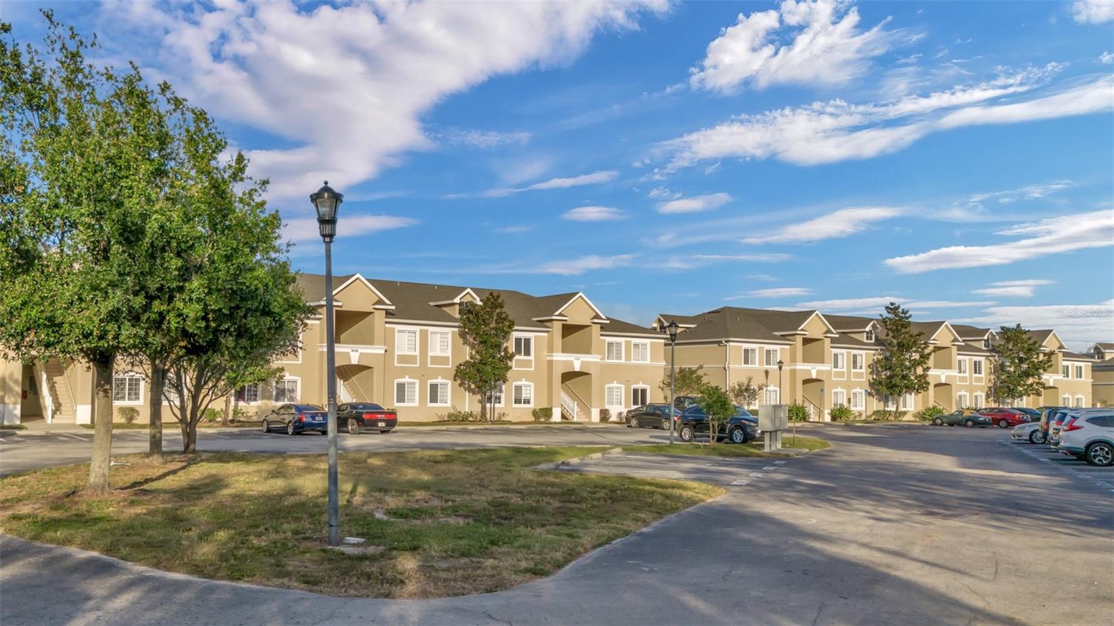 VILLAGES OF BLOOMINGDALE CONDO - Residential Lease