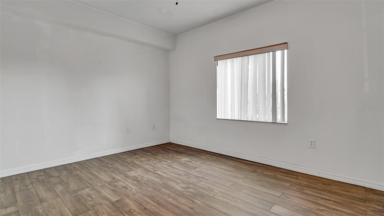 VILLAGES OF BLOOMINGDALE CONDO - Residential Lease